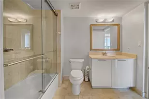 1800 N Bayshore Dr, Miami, FL 33132 - Photo 19