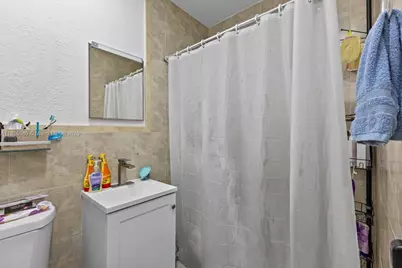 528 W 45th Pl, Hialeah, FL 33012 - Photo 43