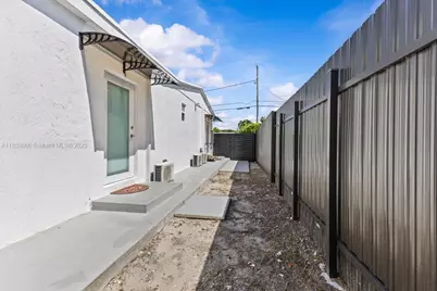 528 W 45th Pl, Hialeah, FL 33012 - Photo 35