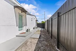 528 W 45th Pl, Hialeah, FL 33012 - Photo 35