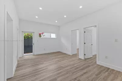 528 W 45th Pl, Hialeah, FL 33012 - Photo 19