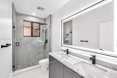 2530 Montclaire Cir, Weston, FL 33327 - Photo 21