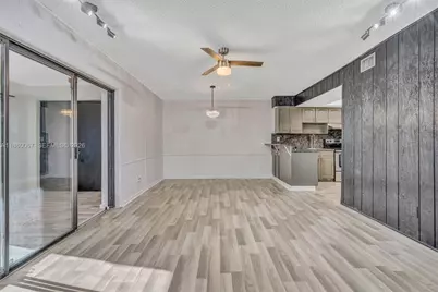 94 Pleasant Hill Ln, Tamarac, FL 33319 - Photo 7