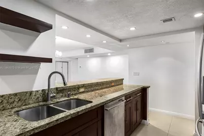 2401 Collins Ave #1808, Miami Beach, FL 33140 - Photo 17