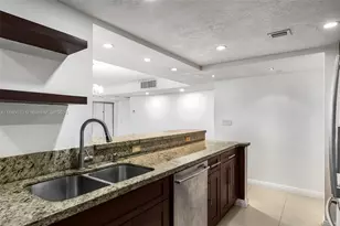 2401 Collins Ave, Miami Beach, FL 33140 - Photo 17