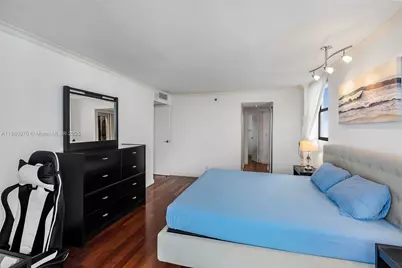 2401 Collins Ave #1808, Miami Beach, FL 33140 - Photo 23