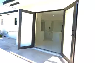 53 NW 68th St, Miami, FL 33150 - Photo 27