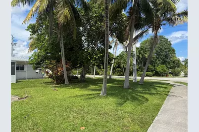 1691 NE 177th St, North Miami Beach, FL 33162 - Photo 3