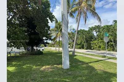 1691 NE 177th St, North Miami Beach, FL 33162 - Photo 21