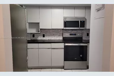 120 Royal Park Dr #3B, Oakland Park, FL 33309 - Photo 9