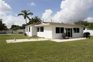 295 NE 150th St, Miami, FL 33161 - Photo 9