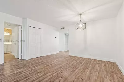 195 Lakeview Dr #105, Weston, FL 33326 - Photo 11