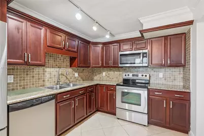 195 Lakeview Dr #105, Weston, FL 33326 - Photo 17