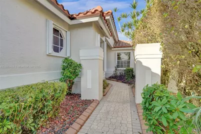 1485 W Lacosta Dr W, Pembroke Pines, FL 33027 - Photo 5