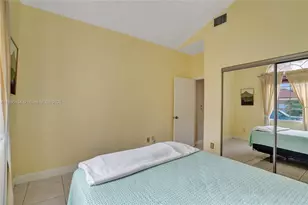 1485 W Lacosta Dr W, Pembroke Pines, FL 33027 - Photo 11