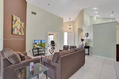 1485 W Lacosta Dr W, Pembroke Pines, FL 33027 - Photo 39