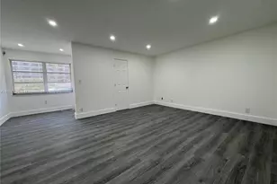 2318 NE 7th St, Hallandale Beach, FL 33009 - Photo 13