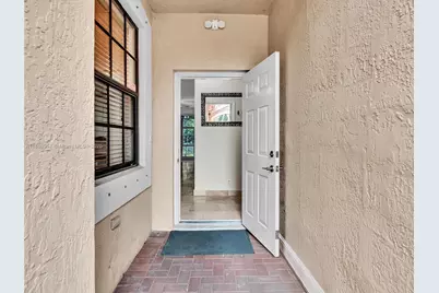 3853 Tree Top Dr, Weston, FL 33332 - Photo 3