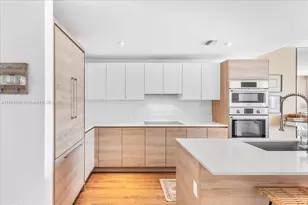 10201 E Bay Harbor Dr, Bay Harbor Islands, FL 33154 - Photo 9