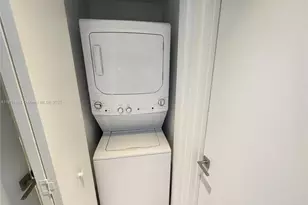 55 SW 9th St, Miami, FL 33130 - Photo 15