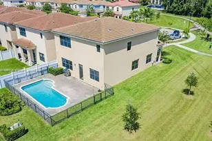 19220 NE 9th Pl, Miami, FL 33179 - Photo 17