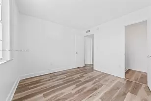 498 NW 165th St Rd, Miami, FL 33169 - Photo 11