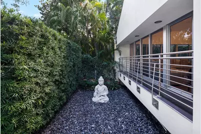 144 N Prospect Dr, Coral Gables, FL 33133 - Photo 21