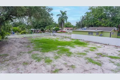 2476 NW 97th St, Miami, FL 33147 - Photo 7