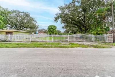 2476 NW 97th St, Miami, FL 33147 - Photo 15