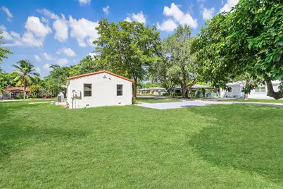 11320 NE 11th Pl, Biscayne Park, FL 33161 - Photo 31