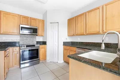 11552 NW 69th Ter, Doral, FL 33178 - Photo 5