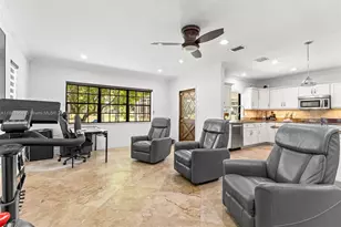 19265 E St Andrews Dr, Hialeah, FL 33015 - Photo 25