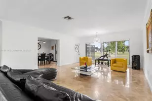 19265 E St Andrews Dr, Hialeah, FL 33015 - Photo 3