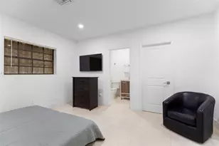 19265 E St Andrews Dr, Hialeah, FL 33015 - Photo 33