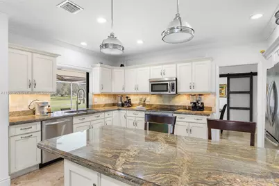19265 E Saint Andrews Dr, Hialeah, FL 33015 - Photo 15