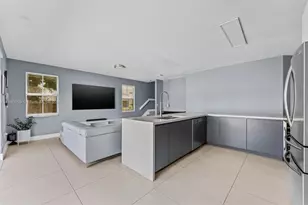 7521 NW 113th Path, Doral, FL 33178 - Photo 11