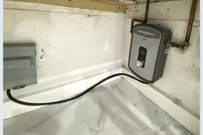 11564 SW 7th St, Sweetwater, FL 33174 - Photo 23