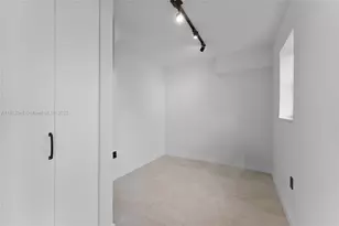 240 Collins Ave, Miami Beach, FL 33139 - Photo 15