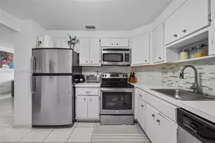 300 Bayview Dr, Sunny Isles Beach, FL 33160 - Photo 7