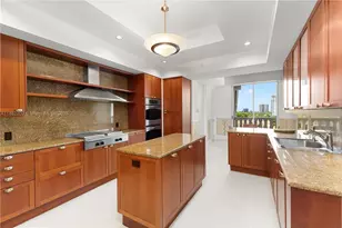 19925 NE 39th Pl, Aventura, FL 33180 - Photo 13