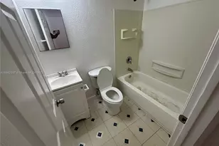 300 SW 4th Ct, Fort Lauderdale, FL 33315 - Photo 3