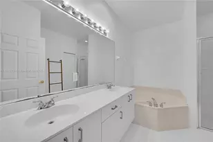 7401 S Aragon Blvd, Sunrise, FL 33313 - Photo 25