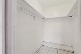 8135 Sunrise Lakes Blvd, Sunrise, FL 33322 - Photo 9