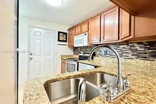 5495 NW 10th Ct, Plantation, FL 33313 - Photo 17