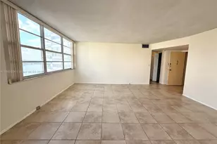 1351 NE Miami Gardens Dr, Miami, FL 33179 - Photo 9