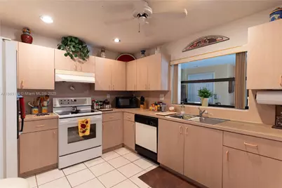11680 SW 92nd St, Miami, FL 33176 - Photo 11