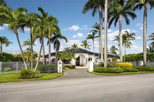 9445 SW 68th St, Miami, FL 33173 - Photo 3