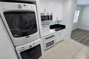 8886 SW 3rd St, Pembroke Pines, FL 33025 - Photo 5