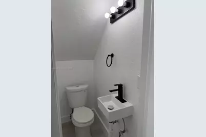 1000 W 28 St #16, Hialeah, FL 33010 - Photo 9
