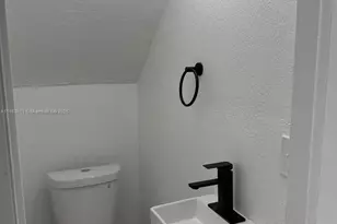 1000 W 28th St, Hialeah, FL 33010 - Photo 9